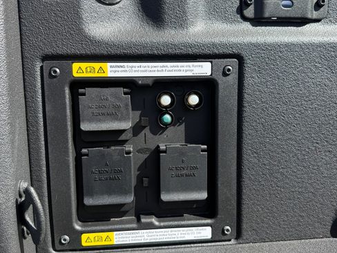 Used 2022 Ford F150 XLT w/ Equipment Group 302A High image 11