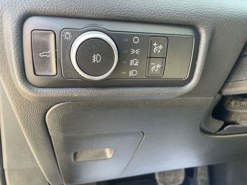 Used 2020 Ford Explorer XLT w/ Equipment Group 202A AWD/4WD image 14