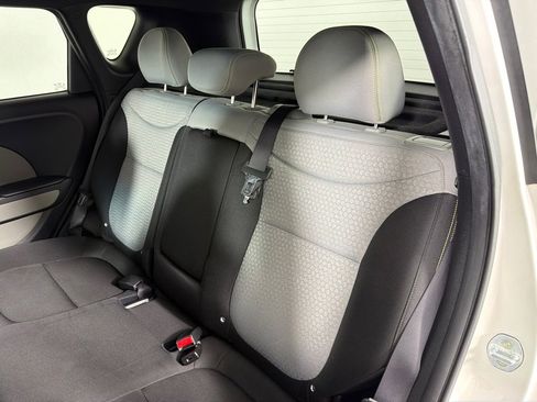 Used 2014 Kia Soul + FWD image 19