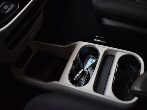 Used 2019 Chrysler Pacifica L FWD image 31