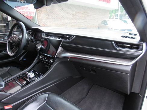 Used 2022 Jeep Grand Cherokee Overland AWD/4WD image 35
