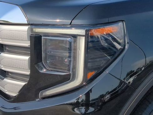 Used 2024 GMC Sierra 1500 SLE image 9