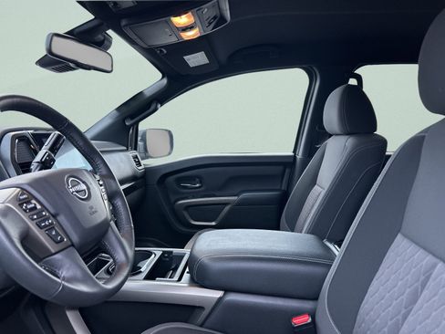 Used 2024 Nissan Titan SV w/ SV Bronze Edition Package image 16