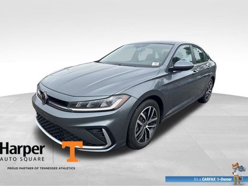 Used 2025 Volkswagen Jetta SE w/ Sunroof Package FWD image 1