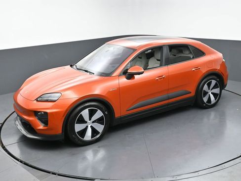 Used 2024 Porsche Macan 4 Electric image 4