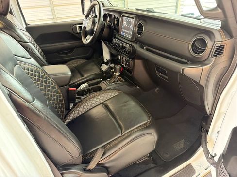 Used 2022 Jeep Wrangler Unlimited Sahara AWD/4WD image 28