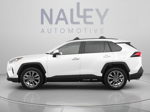 Used 2020 Toyota RAV4 XLE w/ Convenience Package AWD/4WD image 2
