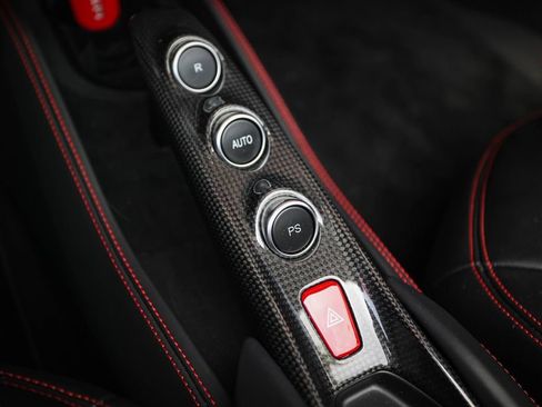Used 2021 Ferrari F8 Tributo RWD image 38
