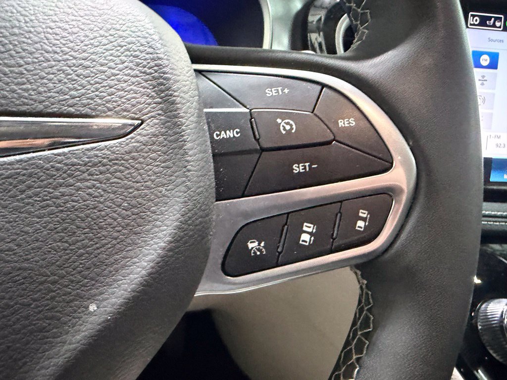 Used 2023 Chrysler Pacifica Touring-L FWD image 19