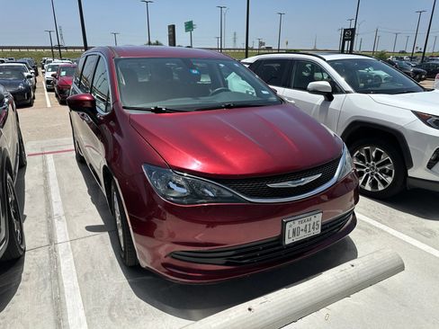 Used 2018 Chrysler Pacifica LX FWD image 4