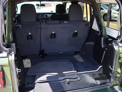 Used 2020 Jeep Wrangler Unlimited Sahara AWD/4WD image 25