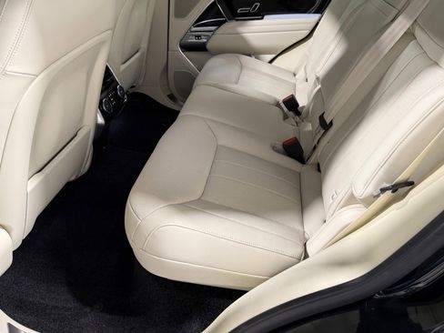 Used 2025 Land Rover Range Rover SE image 71