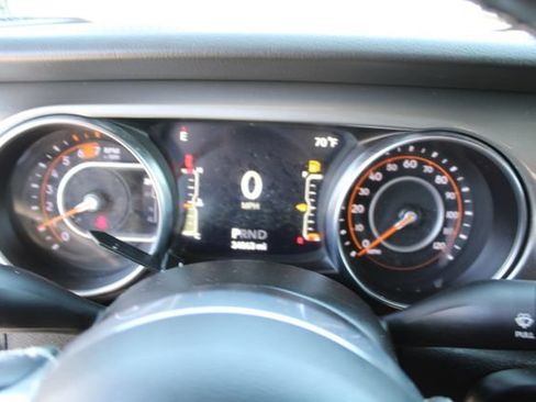 Used 2022 Jeep Wrangler Unlimited Sahara w/ Cold Weather Group AWD/4WD image 19