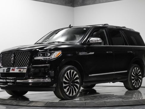 Used 2022 Lincoln Navigator Black Label image 2