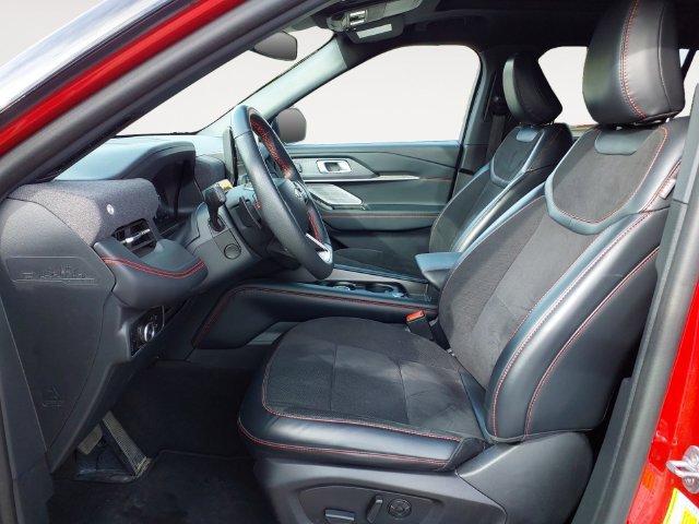Certified 2025 Ford Explorer ST AWD/4WD image 11