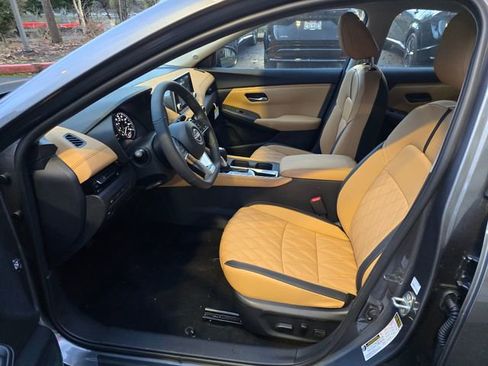 Used 2025 Nissan Sentra SV w/ SV Premium Package image 19