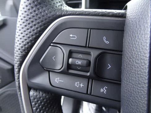 Used 2024 Toyota Tacoma SR5 AWD/4WD image 17