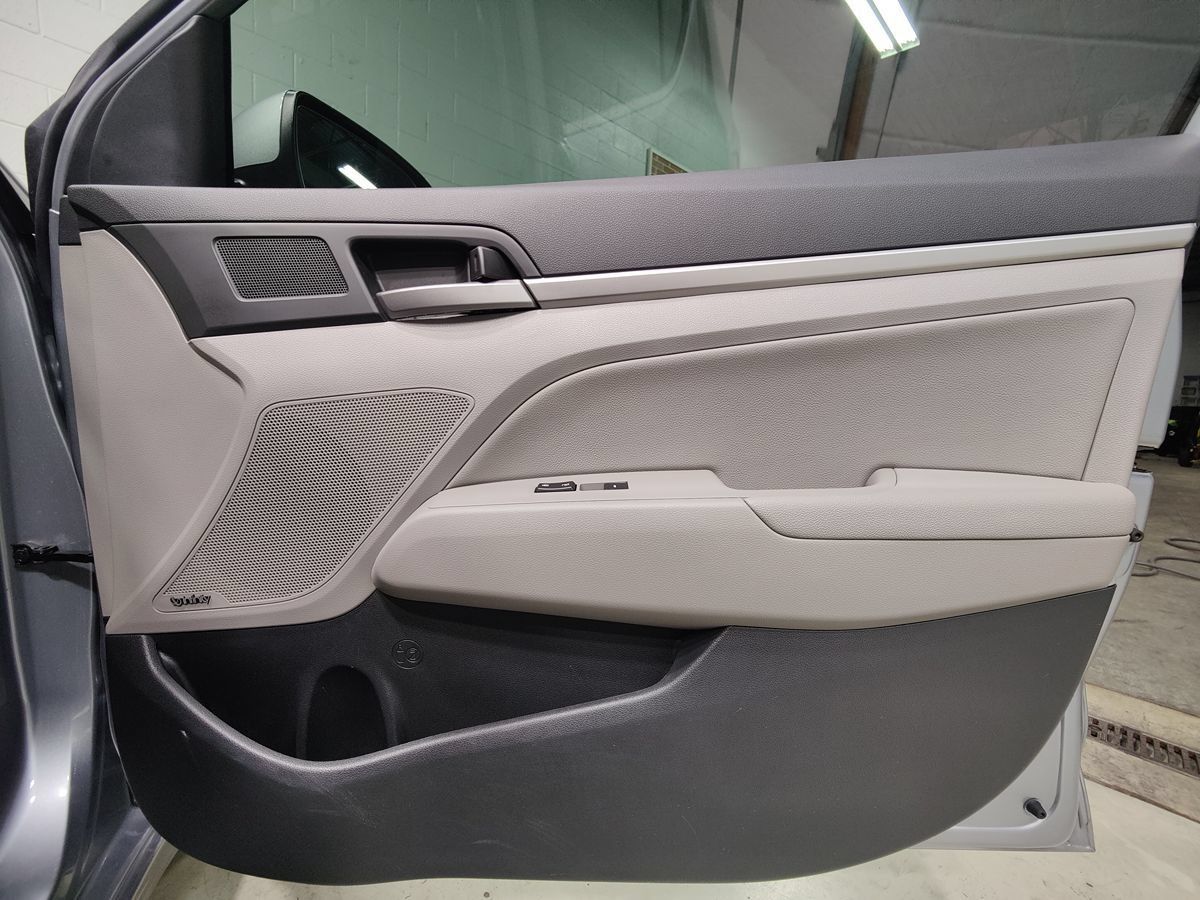 Used 2017 Hyundai Elantra Limited w/ Limited Tech Package 04 FWD image 10