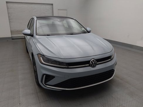 Used 2025 Volkswagen Jetta SE w/ Sunroof Package FWD image 14