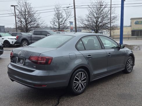 Used 2018 Volkswagen Jetta Wolfsburg Edition image 6