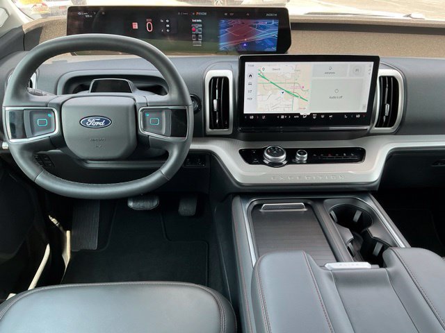 Used 2025 Ford Expedition Active AWD/4WD image 16