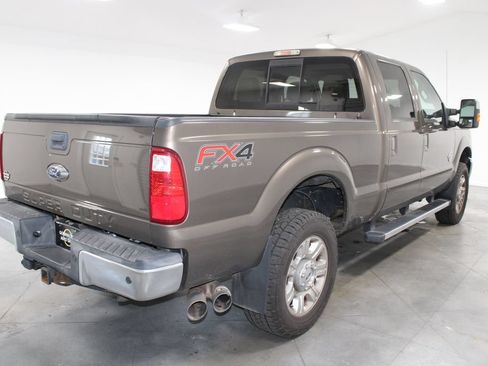 Used 2016 Ford F250 Lariat w/ Lariat Ultimate Package AWD/4WD image 9