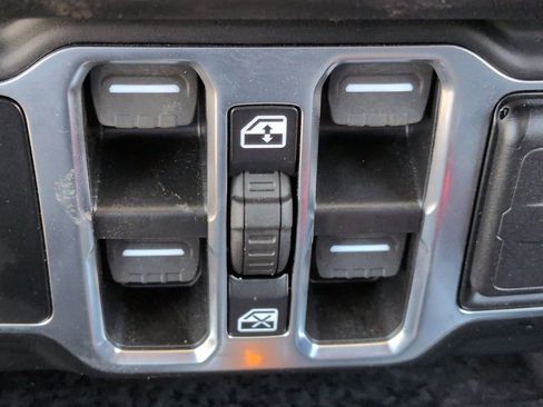Used 2025 Jeep Gladiator Sport AWD/4WD image 22