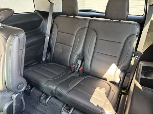 Used 2019 GMC Acadia SLT image 16