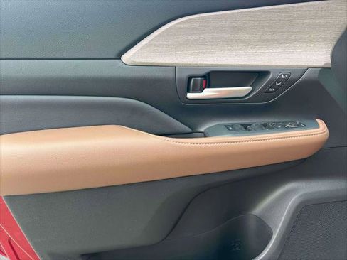 Certified 2026 Toyota Grand Highlander Platinum image 20