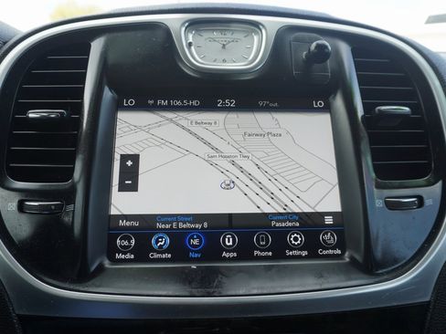 Used 2020 Chrysler 300 Limited image 15