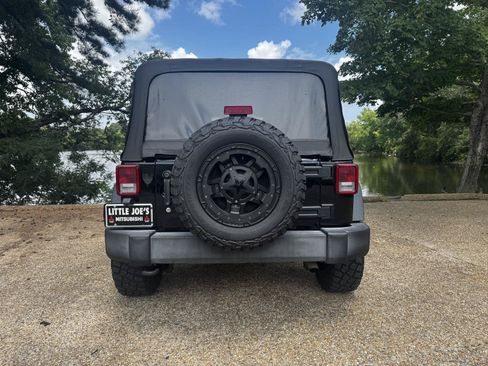 Used 2017 Jeep Wrangler Unlimited Sport AWD/4WD image 6