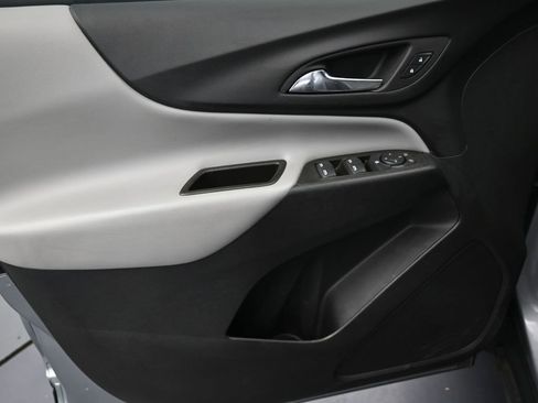 Used 2023 Chevrolet Equinox LS image 12