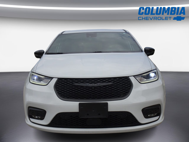 Used 2024 Chrysler Pacifica Limited w/ Uconnect Theater Family Group FWD image 7