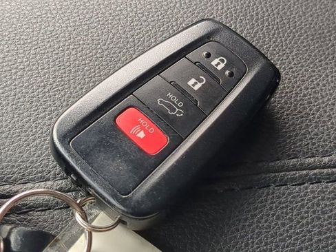 Used 2022 Toyota RAV4 Limited image 29