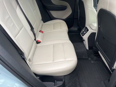 Used 2019 Volvo XC40 T5 Momentum image 17