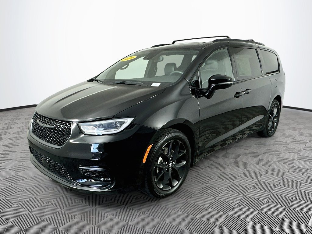 Certified 2025 Chrysler Pacifica Limited FWD image 5