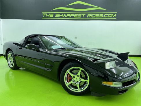 Used 2004 Chevrolet Corvette Coupe w/ Roof Package RWD image 1