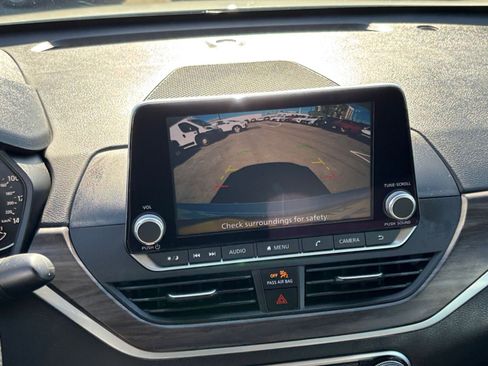 Used 2025 Nissan Altima 2.5 SV FWD image 24