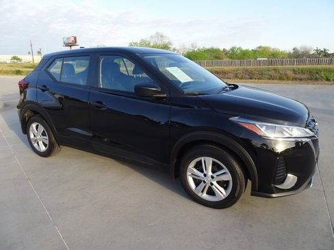 Used 2024 Nissan Kicks S image 3