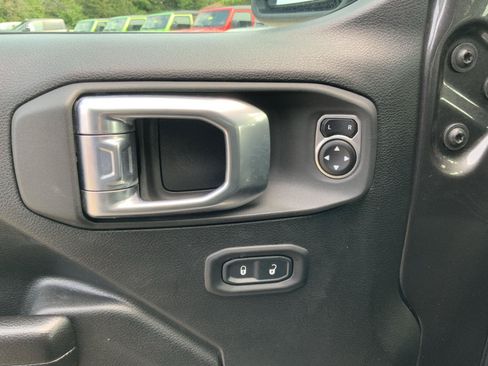 Used 2021 Jeep Wrangler Unlimited Sport AWD/4WD image 17
