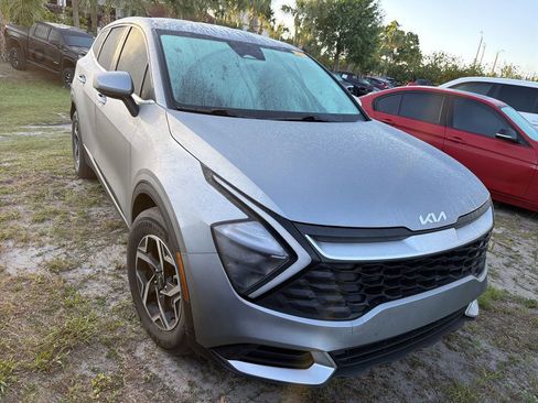Used 2023 Kia Sportage LX image 9
