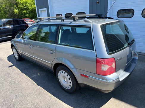 Used 2004 Volkswagen Passat GL FWD image 6