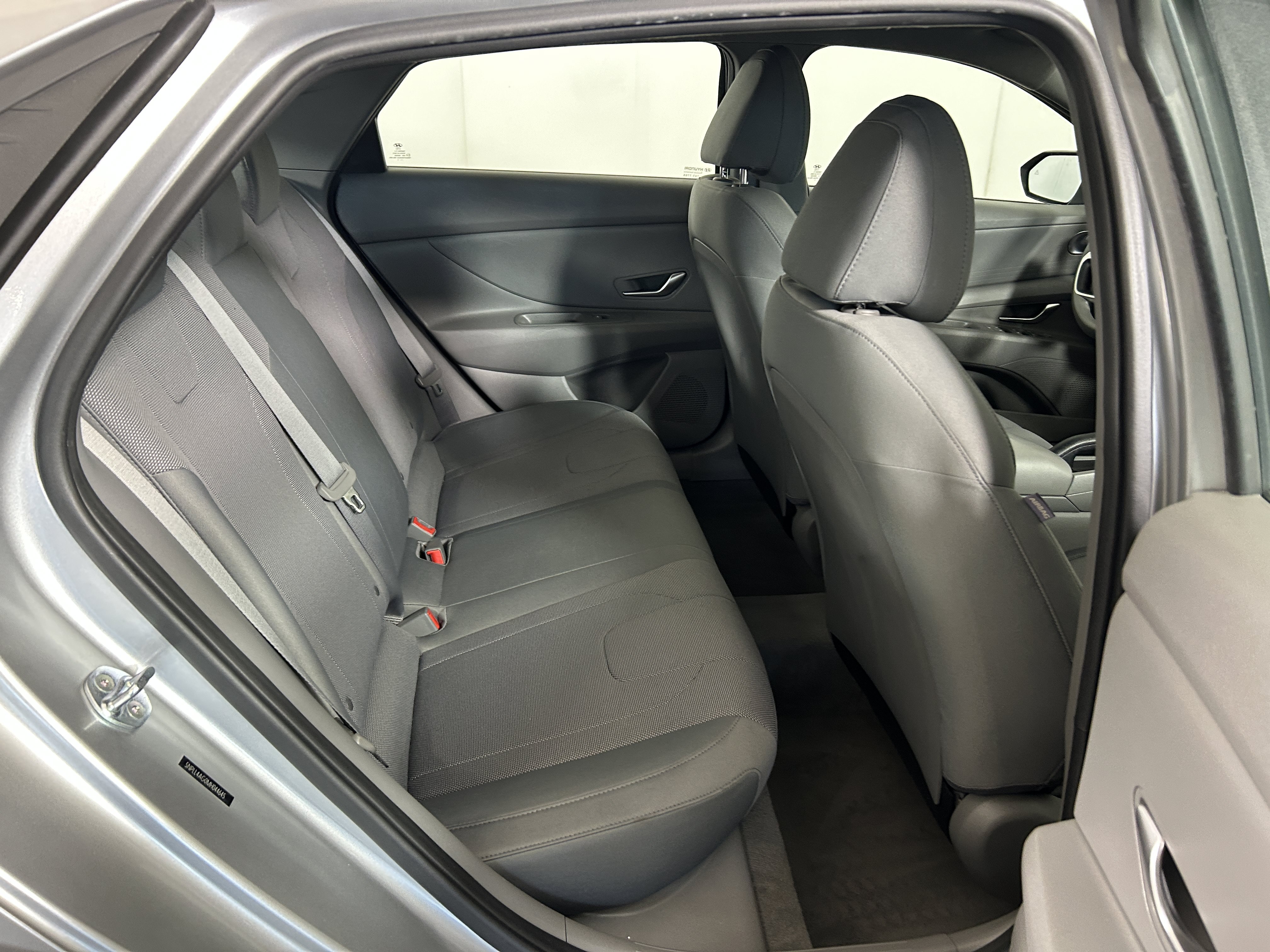 Used 2021 Hyundai Elantra SE FWD image 25