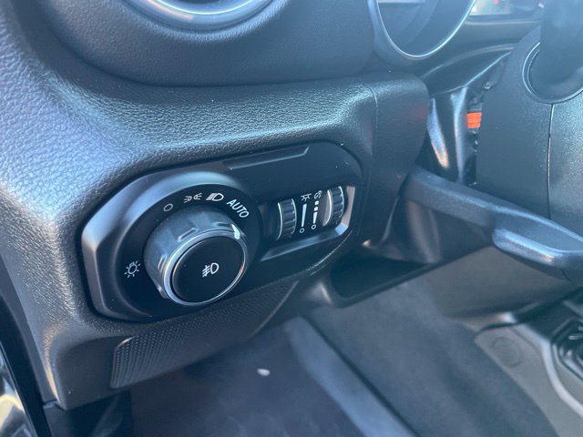 Used 2022 Jeep Wrangler Unlimited Sahara w/ Cold Weather Group AWD/4WD image 23