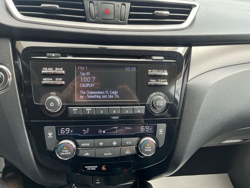 Used 2015 Nissan Rogue SV AWD/4WD image 17