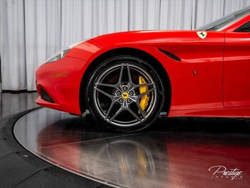 Used 2016 Ferrari California T RWD image 11