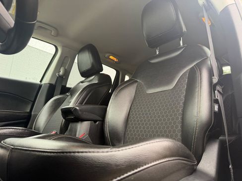 Used 2019 Jeep Compass Latitude w/ Popular Equipment Group AWD/4WD image 11
