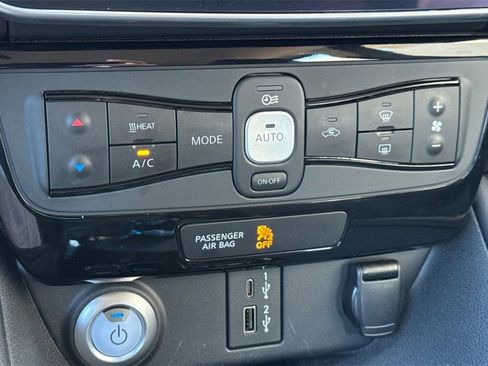 Used 2020 Nissan Leaf SV w/ SV Technology Package image 24