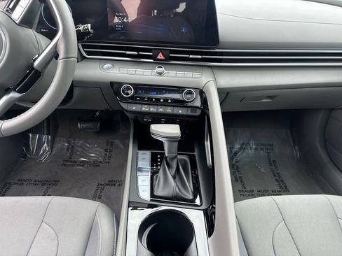 Used 2025 Hyundai Elantra SEL FWD image 24