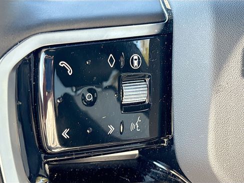 Used 2025 Land Rover Discovery Sport Dynamic SE image 37